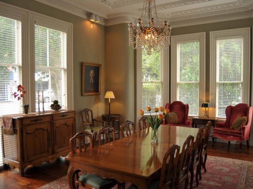 Dining room with crystal chandelier